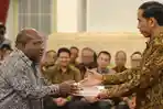 presiden-joko-widodo-menyerahkan-daftar-isian-pelaksanaan-anggaran.jpg
