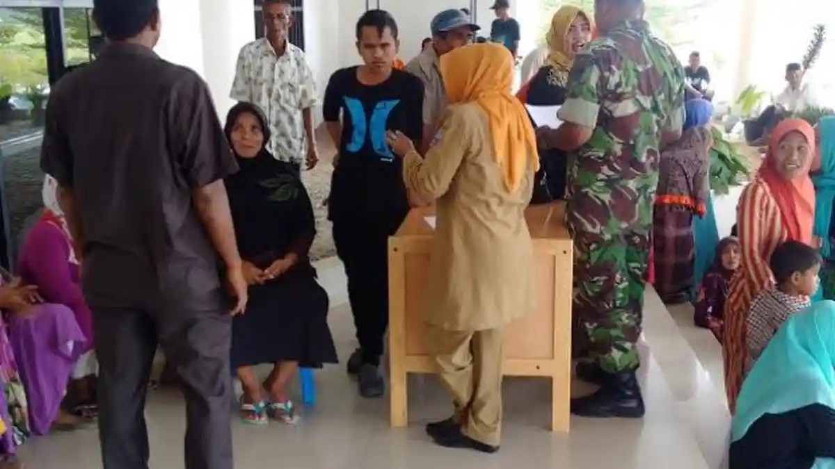 Ratusan Warga Bandarbaru Kepung Kantor Bupati Pidie Jaya