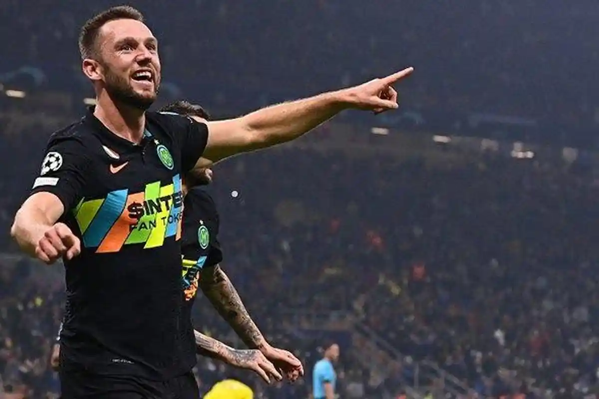 Demi Dapatkan Bek Lazio, Inter Milan Tawarkan De Vrij Kepada Antonio Conte