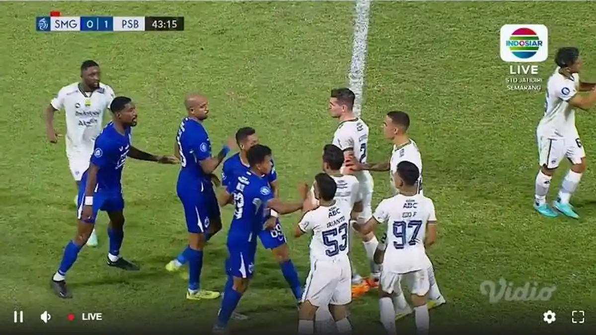 Kericuhan di Laga PSIS vs Persib ! Keputusan Wasit Tak Kartu Merah Gali Freitas Dipertanyakan