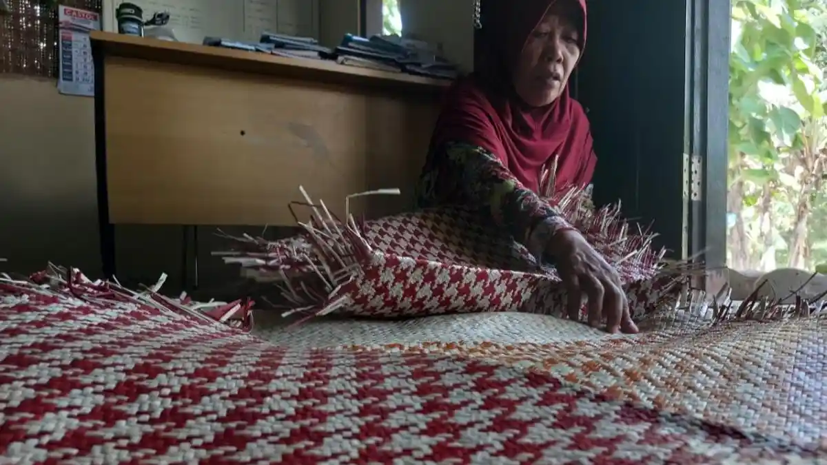 Warga Grenggeng Kebumen Lestarikan Anyaman Pandan untuk Sumber Cuan