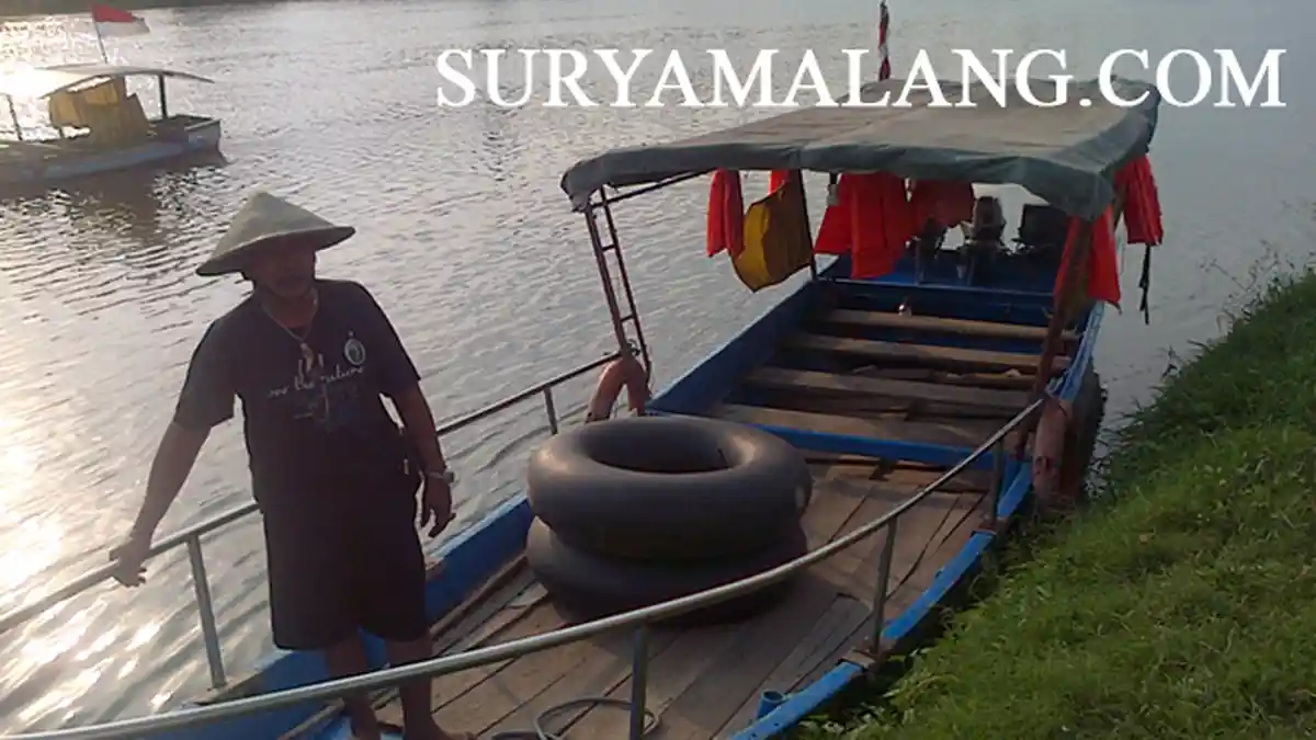 Murah Meriah, Susuri Sungai Brantas di Kediri Naik Perahu Wisata!