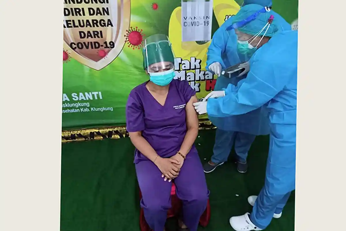 Hampir Rampung, Kegiatan Vaksinasi Covid-19 Untuk Nakes di Bali Capai 92,3 Persen Pada Dosis Pertama