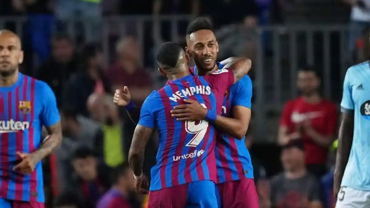 Xavi Hernandez Cuek Soal Pierre-Emerick Aubameyang dan Memphis Depay di Barcelona, Bikin Pusing Saja