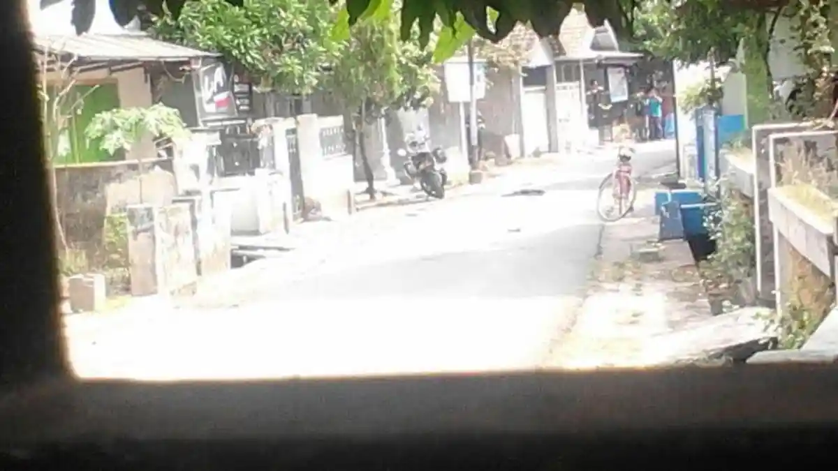 Warga Dengar Suara Ledakan, Seorang Pria Sodorkan Tas Hitam Diakuinya Berisi Bom