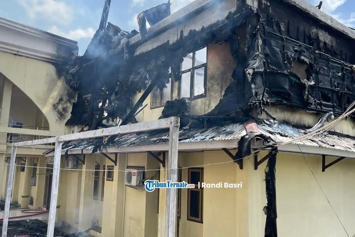 BREAKING NEWS: Gedung Muzdalifah Asrama Haji Ternate Terbakar, 45 Paspor Jemaah Nyaris Hangus