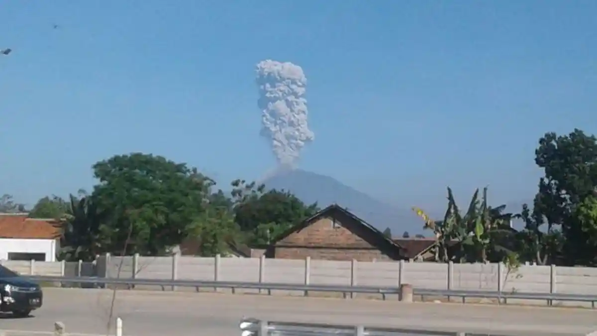 Sejak Dini Hari Tadi Terjadi 2 Kali Guguran dan 7 Kali Embusan di Gunung Merapi