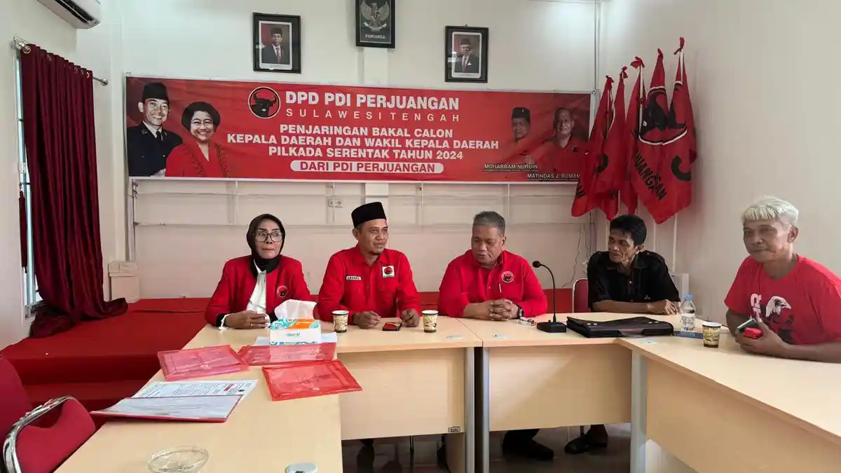 Bertarung di Pilgub Sulteng 2024, Muharram Nurdin Serahkan Formulir Pendaftaran Ke PDIP Sulteng