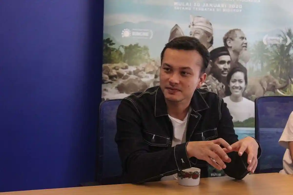 Nicholas Saputra Banjir Pujian karena Antre saat Vaksin, Fiersa Besari: Saya Juga Antre Kok