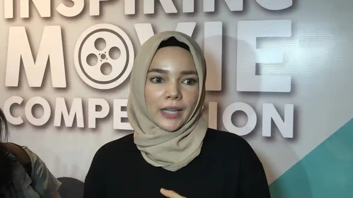 Dewi Sandra: Terima Kasih Selalu Mendukung Saya Menyanyi, tapi Saat Ini Sedang Ingin Belajar Mengaji