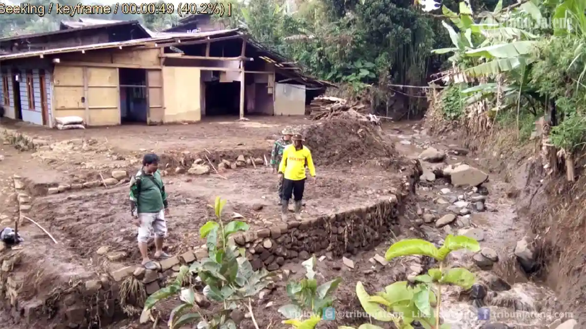 VIDEO Rumah-rumah di Sukorejo Kendal Hanyut dan Rusak Diterjang Banjir Bandang