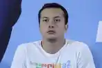 nicholas-saputra-buat-sejarah-baru-posting-foto-selfie-demi-pilpres-2019-viral-trending-twitter.jpg
