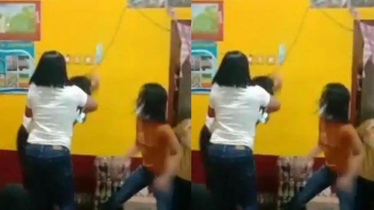 VIRAL 2 Wanita Pelakor Duel Perebutkan Suami Orang, Istri Sah Menonton