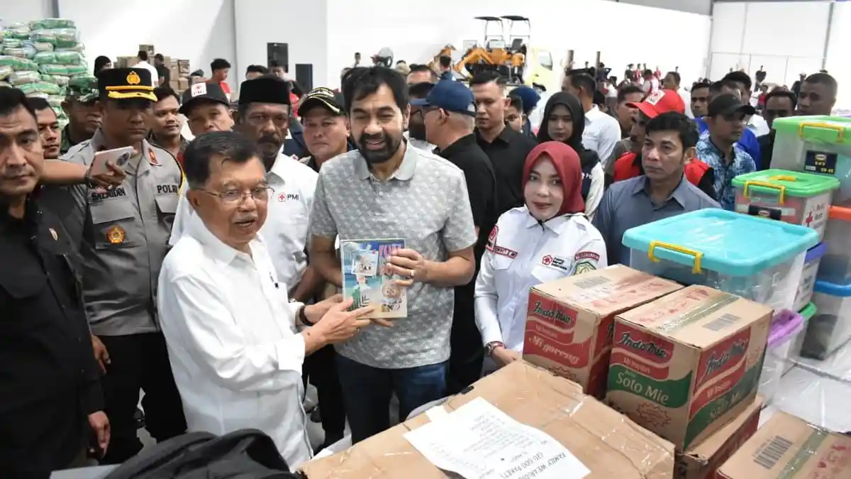 Mualem Terima Bantuan Kemanusiaan PMI Nasional dari Jusuf Kalla