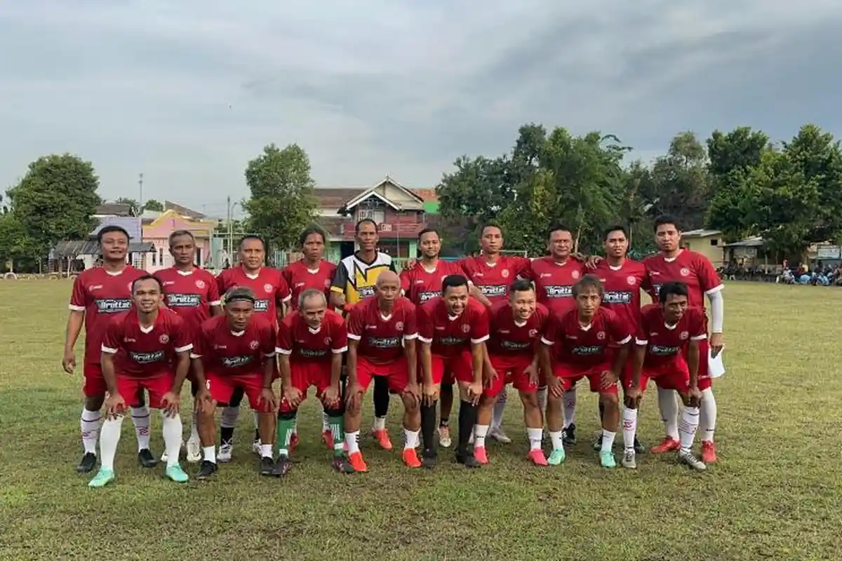 Blusukan Sambil Main Bola, RUBIH Sampaikan Program Satu Kecamatan Satu Sekolah Olahraga