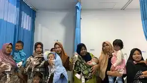 Keluarga-dan-pasien-melakukan-foto-bersama-usai-operasi-bibir-sumbing-gratis.jpg