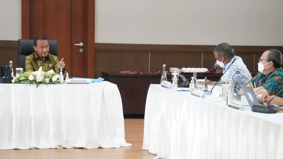 Jadi Menteri ESDM ad interim, Bahlil Pimpin Rapat Perdana dengan Eselon I