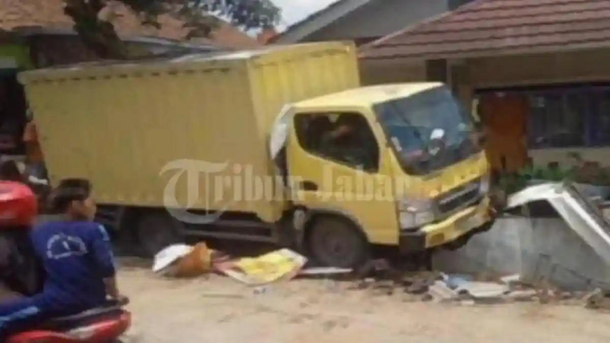 Truk Boks Hilang Kendali dan Seruduk Warga, Nasib Empat Korban Disorot