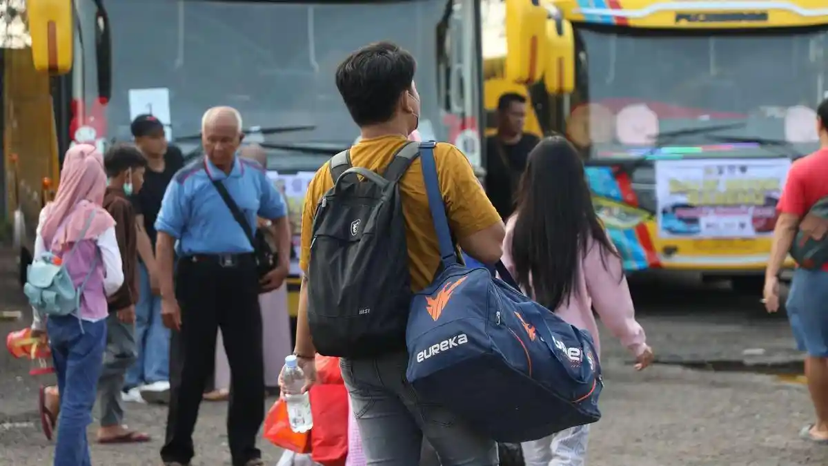 Apa Hukumnya Orang Mudik Tapi Tidak Puasa Ramadan? Simak Penjelasan Buya Yahya