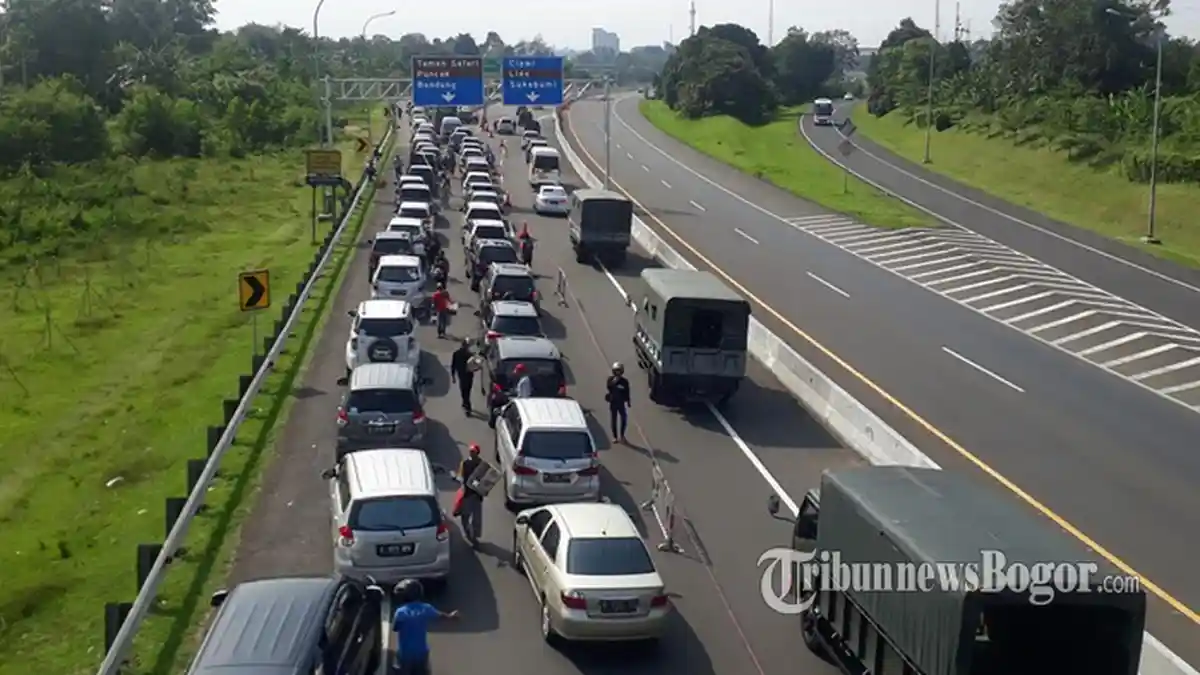 Saat Ini Jalur Puncak Satu Arah Ke Arah Atas, One Way ke Jakarta Pukul 12.30