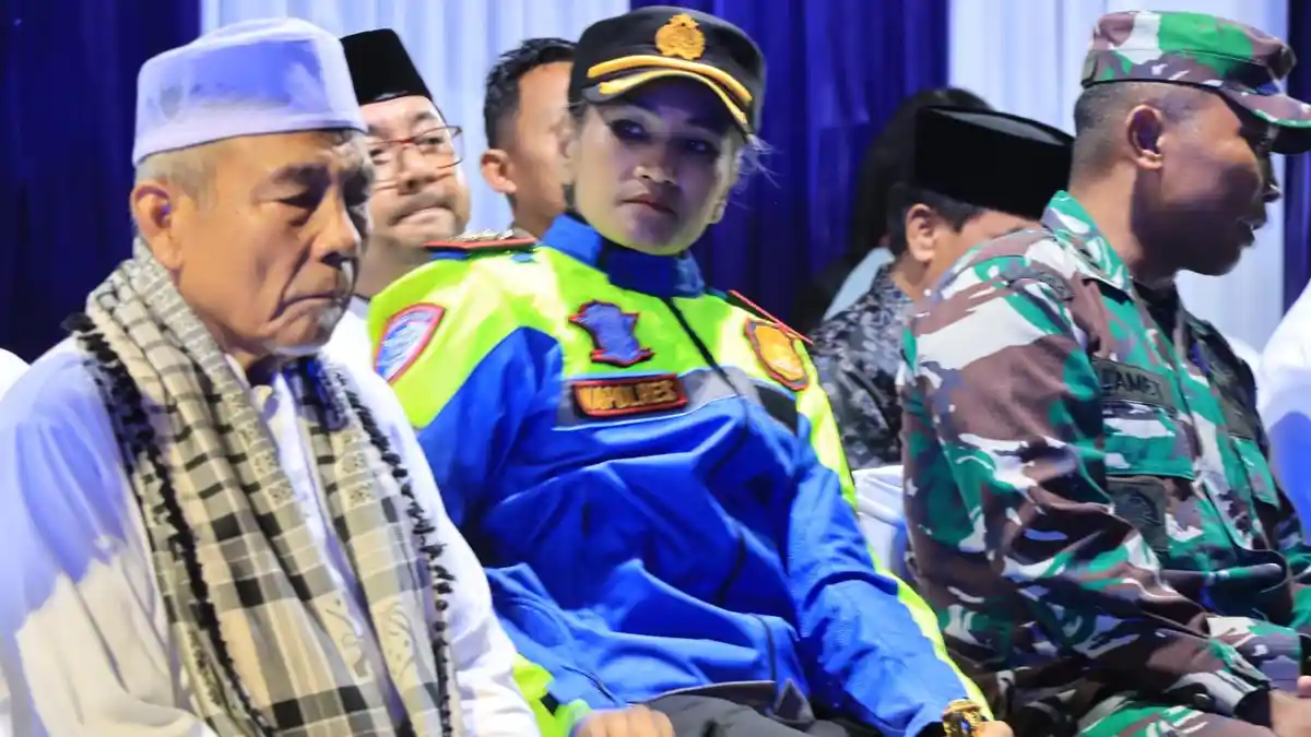 Kapolres Pematangsiantar Dalam Pelepasan Takbir Keliling Malam Idul Fitri 1446 H/2025 M