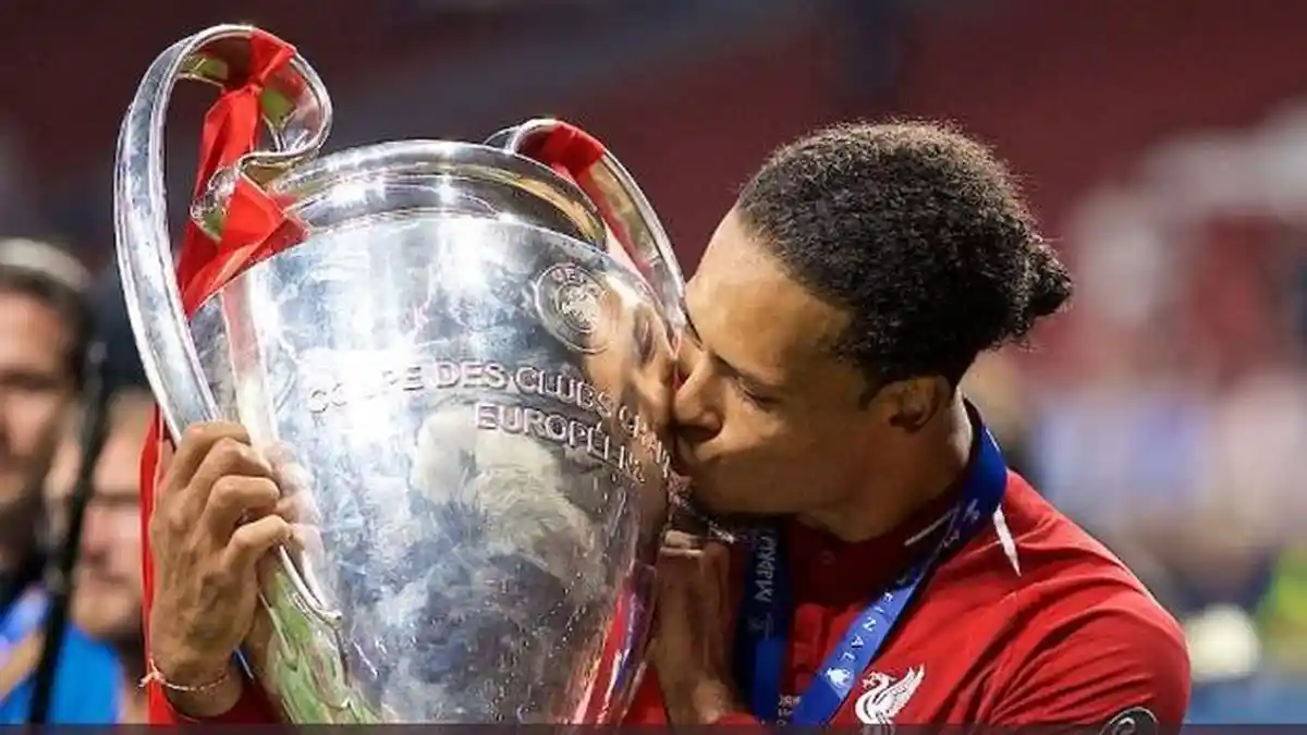 Liverpool Raup Laba, Van Dijk akan Jadi Bek dengan Bayaran Tertinggi di Dunia