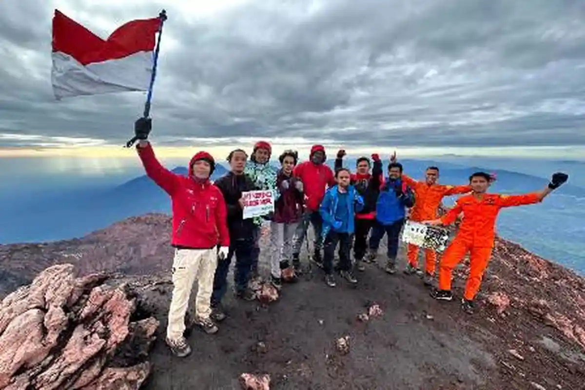 Mendaki Ketinggian 3805 mdpl, Menggapai Puncak Tertinggi Sumatera