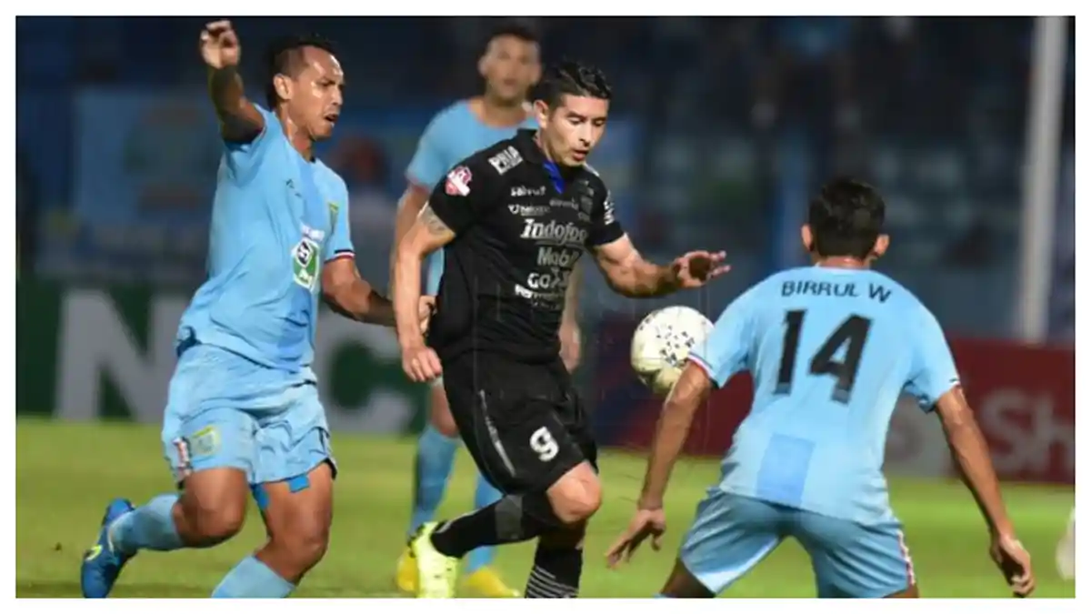 Robert Alberts Beri Pujian Khusus untuk Esteban Vizcarra seusai Laga Persib Bandung Lawan Persela