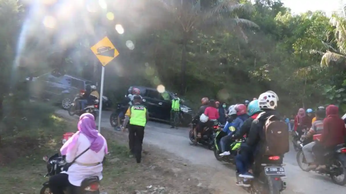 Dalam Sehari 200 Kendaraan Keok di Tanjakan Andongsili