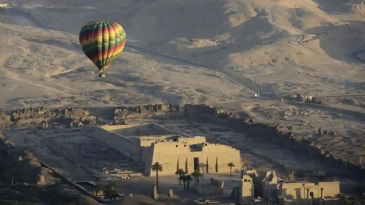 Mesir Larang Balon Udara, Usai Dua Turis Asing Terluka Saat Melayang di Atas Luxor