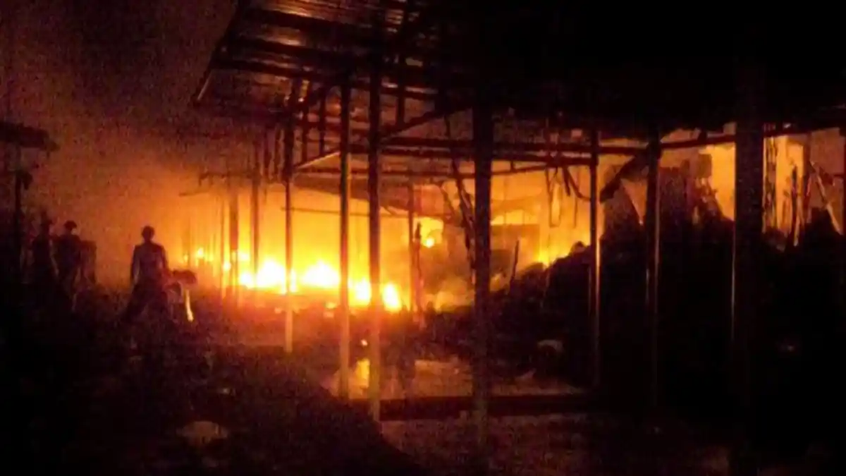 Korsleting Listrik Pendingin Ruangan, Sebuah Ruko di Tanjung Priok ...