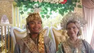 Kisah-Cinta-Warga-Sinjai-dengan-Bule-Polandia-Ketemu-di-Bali-Akhirnya-Resmi-jadi-Suami-Istri.jpg