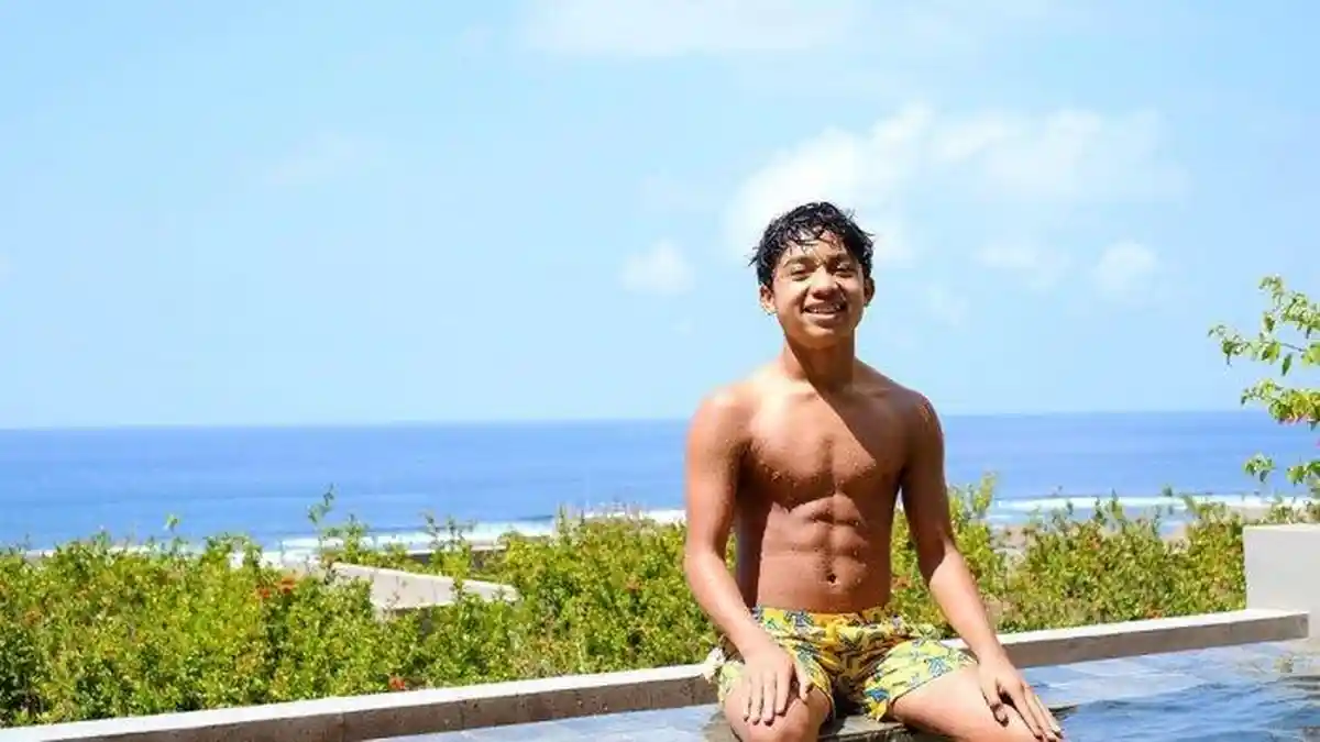 Foto Perut Sixpack Betrand Peto Bikin Heboh, Bandingkan dengan Verrell dan Al Ghazali