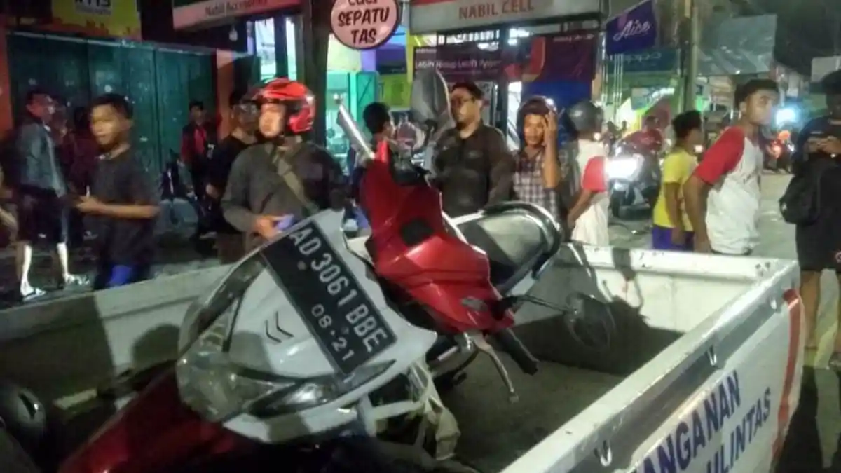 Kecelakaan Maut di Karanganyar, Truk Pasir Oleng Tabrak Motor Mahasiswa Solo, 1 Meninggal 1 Kritis