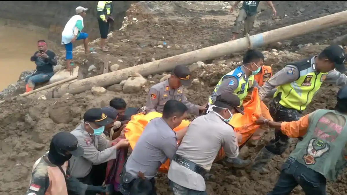 Tertimbun Lumpur dan Terhimpit Batu Besar di Kedalaman 30 Meter, Butuh 5 Jam Evakuasi Jasad Saepul