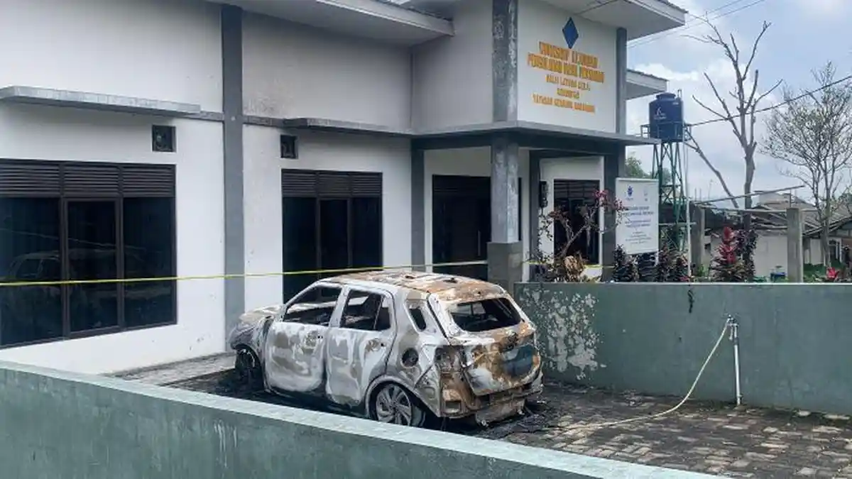 Posko Caleg DPR RI dari PKB di Cianjur Dilempar dengan Bom Molotov, Dua Mobil Hangus Terbakar