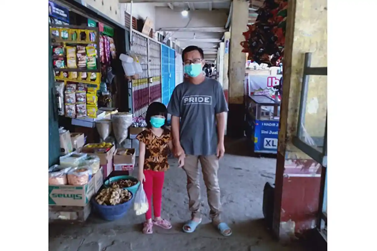 BREAKING NEWS - Bukan Karena Virus Corona, Ayah dan Putrinya Menempuh Puluhan Kilometer Demi Masker