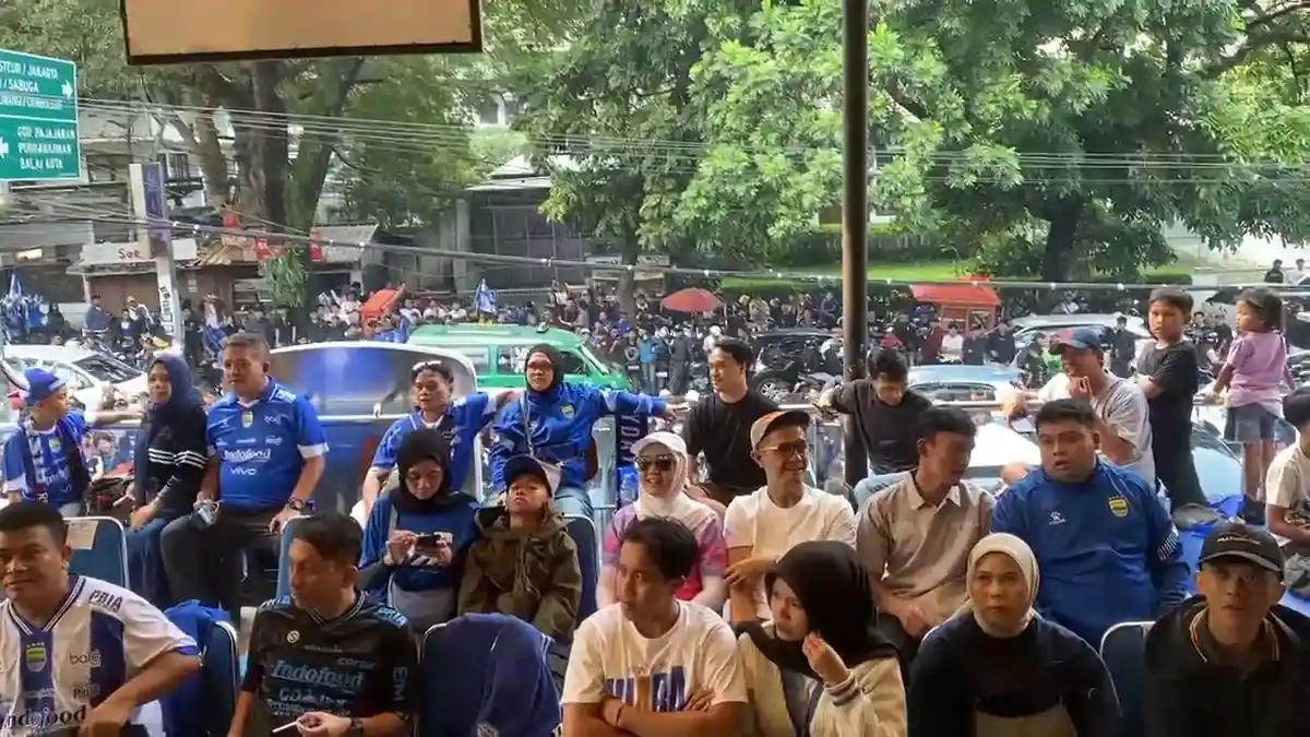Pertarungan Gengsi, Bobotoh Membeludak Ikuti Nobar di Graha Persib, Balkon Mulai Padat