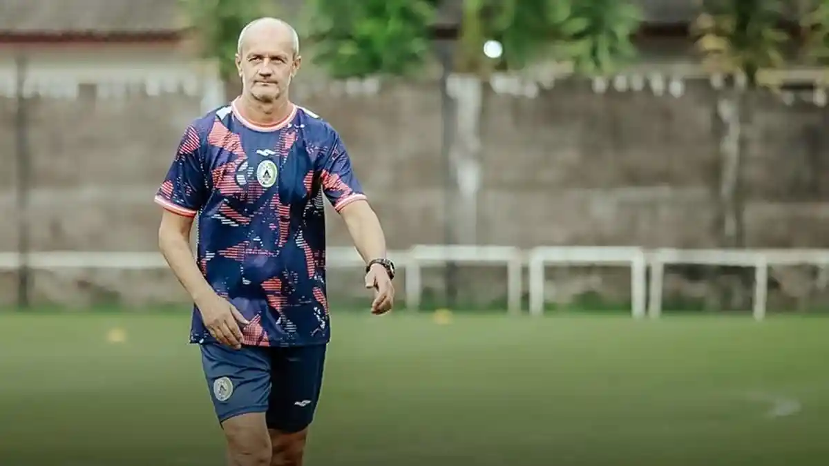 Curhat Pelatih PSS Sleman Risto Vidakovic Usai Latihan Tim Digeser Malam Hari: Ini Sulit Dilakukan