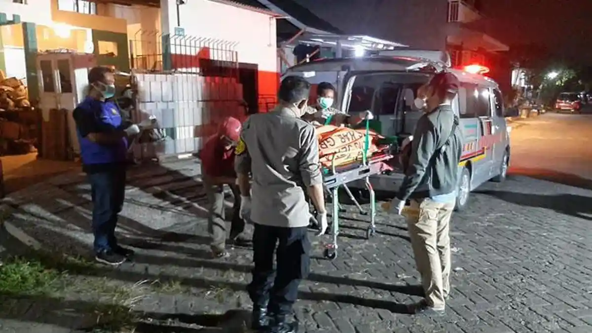 Curiga Tak Pernah Keluar 3 Hari, Warga Gresik Dobrak Rumah Kakek ini, Temukan Tubuh Bengkak di Kamar