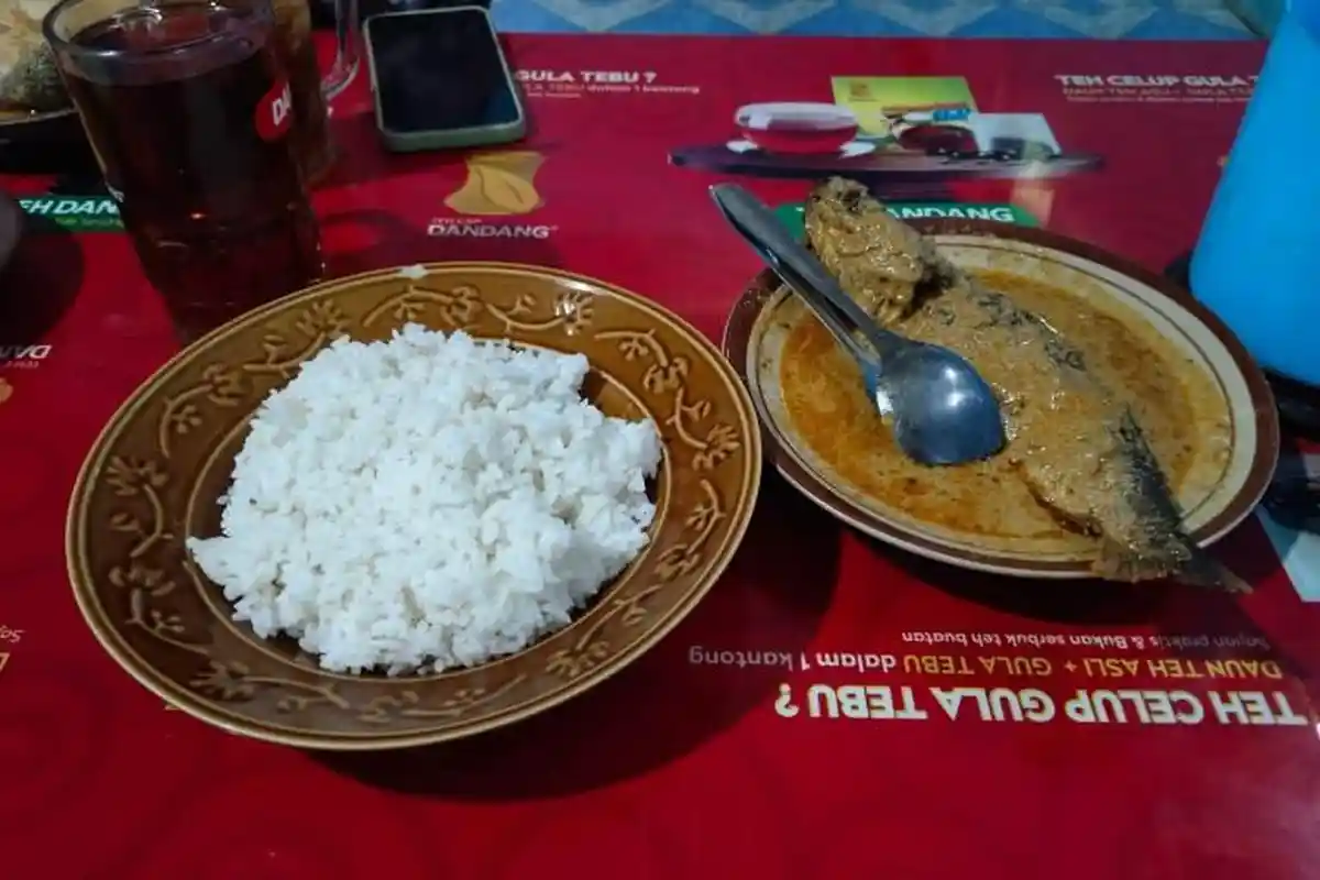 Nikmatnya Pecak Patin Pak Kus Purbalingga, Kuah Kuningnya Kaya Rempah Bikin Nagih