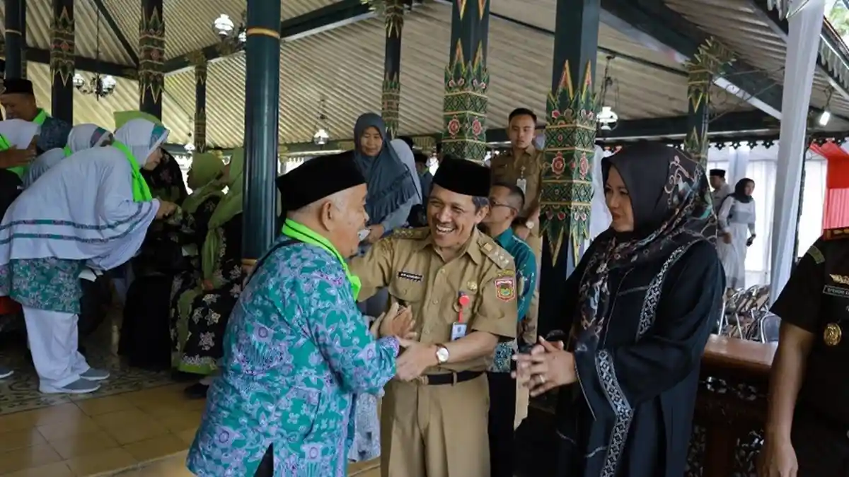 Jemaah Calon Haji Kloter 20 Wonosobo Hari Ini Diberangkatkan Menuju Asrama Haji Donohudan