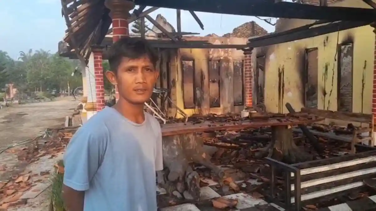 Breaking News Ratusan Massa Ngamuk dan Bakar Rumah di Lampung Tengah saat Dini Hari