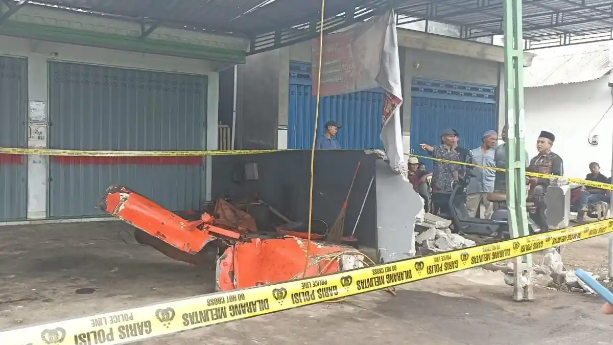 BREAKING NEWS Kompresor Meledak, Pemilik Bengkel Tambal Ban di Blitar Tewas