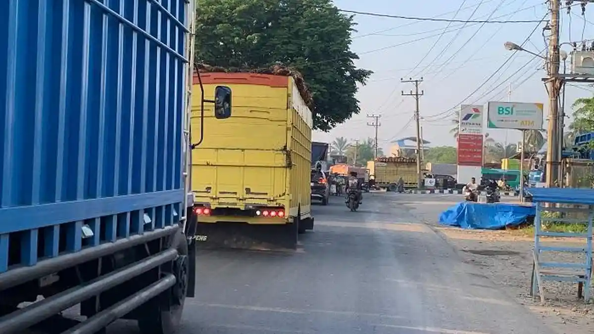 BBM Kembali Langka, SPBU di Aceh Tamiang Dipadati Antrean Kendaraan - Serambinews.com