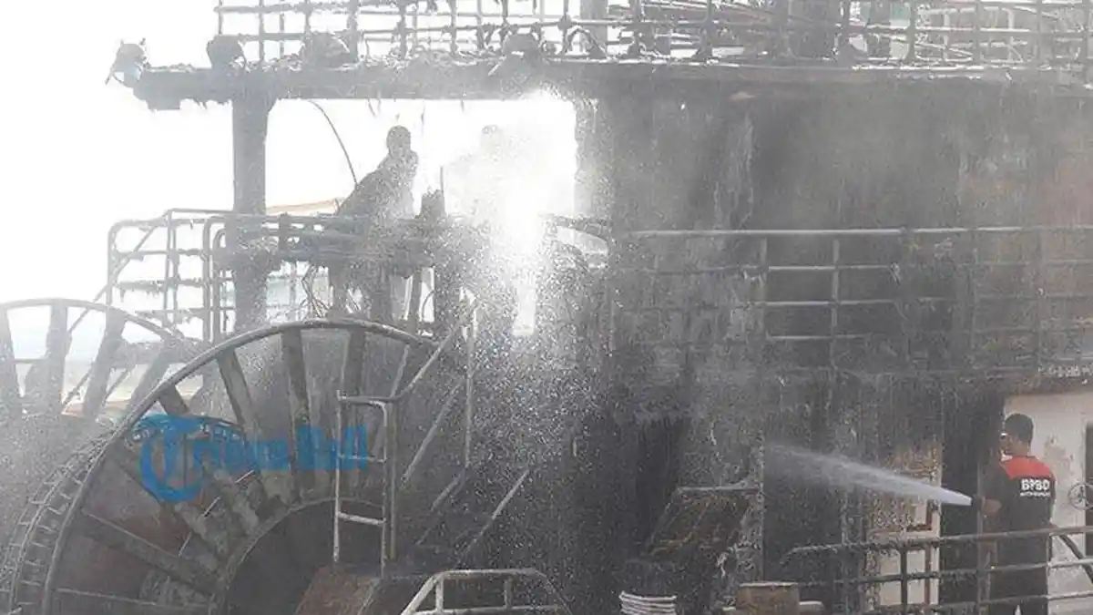 Tiga Kapal Milik PT Intimas Surya Terbakar di Dermaga Pelabuhan Benoa