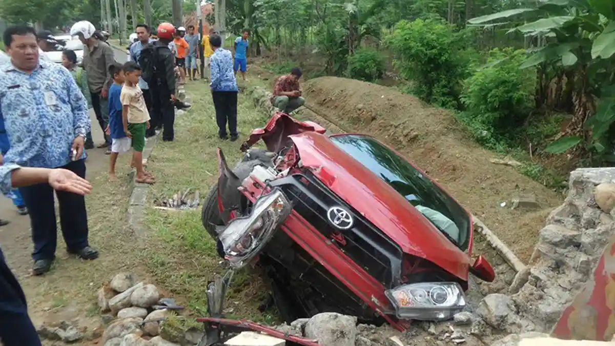 Basir Tewas di Dalam Mobilnya yang Tercebur ke Laut