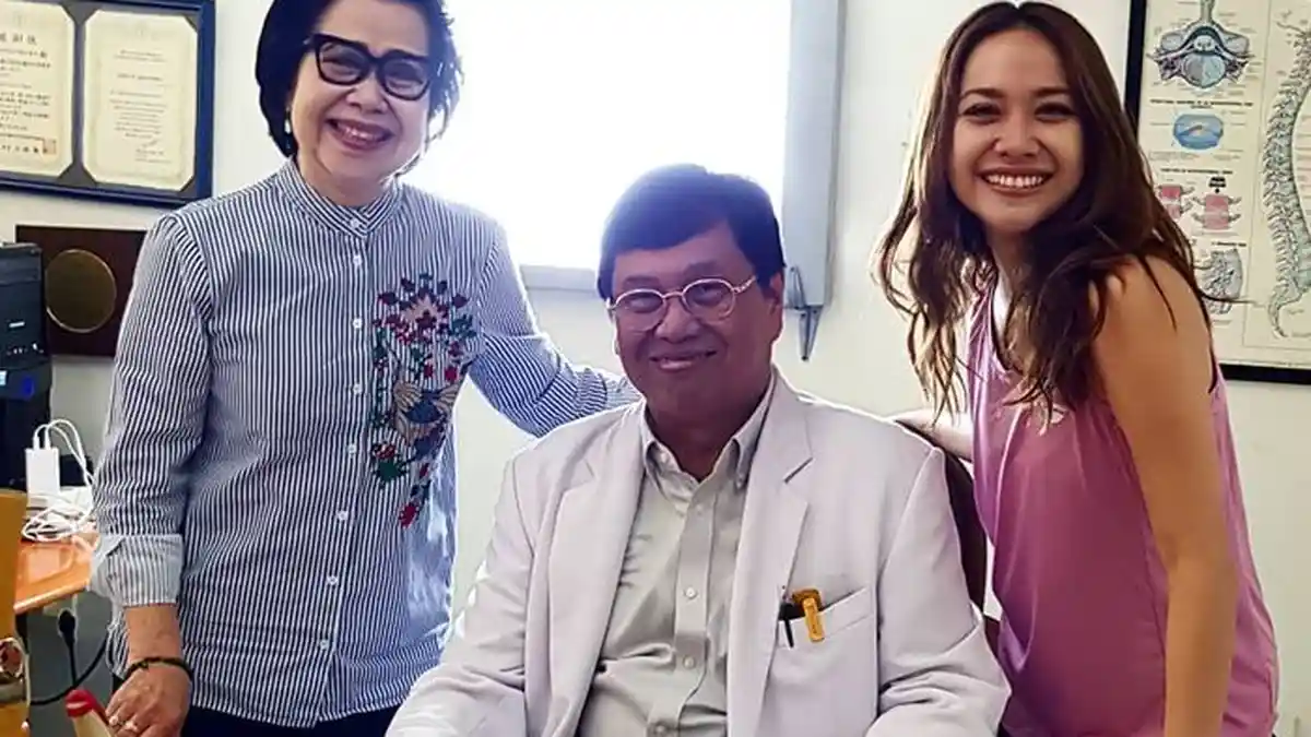 Kehidupannya Jauh dari Sorotan Kamera, Ibunda BCL Ternyata Berprofesi sebagai Dokter