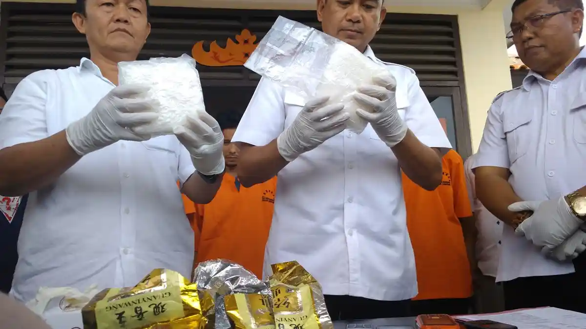 Satu Pekan Diintai, Dua Jam Digeledah, Sabu Rp 2 Miliar Ternyata Dibungkus Pakai Ini