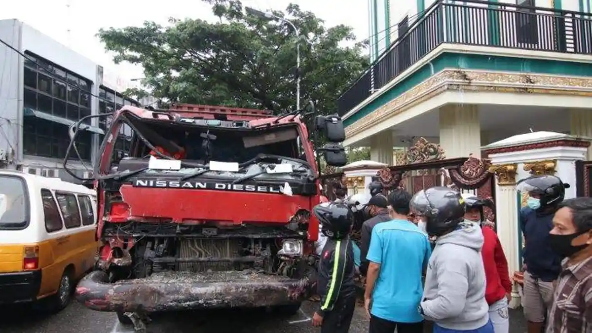 Kecelakaan Maut di Simpang Rapak Akibat Rem Blong Truk Kontainer, Korban Berjatuhan di Jalan